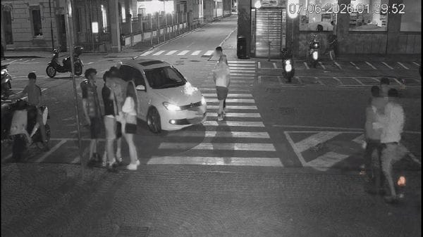 Accoltellamento di piazza Volta, chiesto il giudizio immediato per il giovane egiziano accusato di tentato omicidio