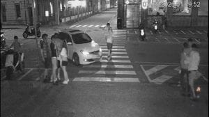 Accoltellamento di piazza Volta, chiesto il giudizio immediato per il giovane egiziano accusato di tentato omicidio