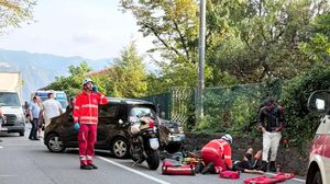 Auto rubata e investimento a Brienno: i due ciclisti restano gravi