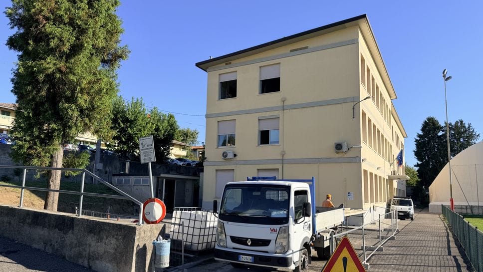 Villa Guardia, manca spazio per le aule: alle scuole medie arrivano quattro prefabbricati