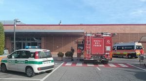 Anzano del Parco, a fuoco una friggitrice al centro commerciale