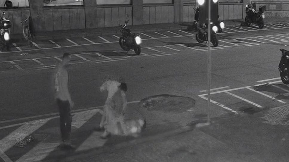 Coltellata in piazza Volta, la Procura: «A processo»