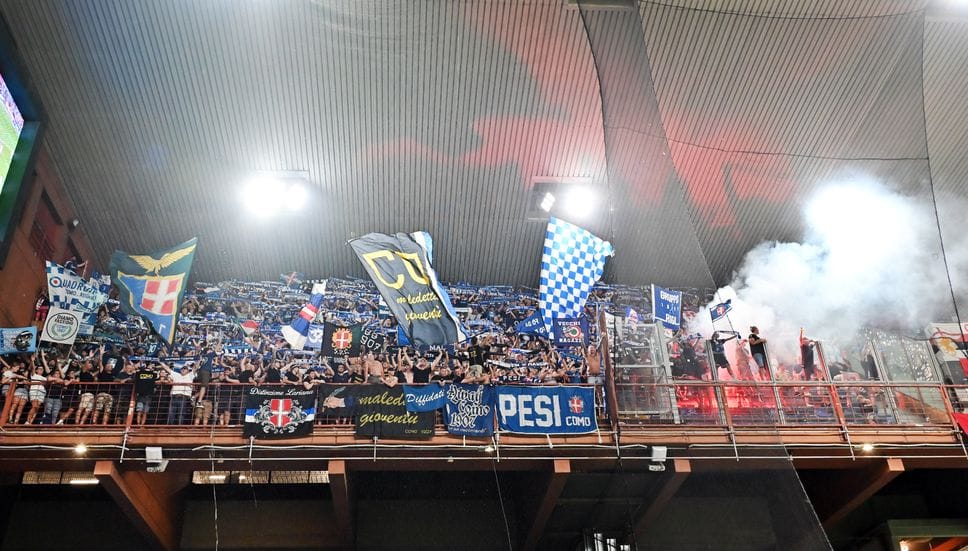 Il fascino di Marassi non distrae i lariani. Cesc, pugno al cielo