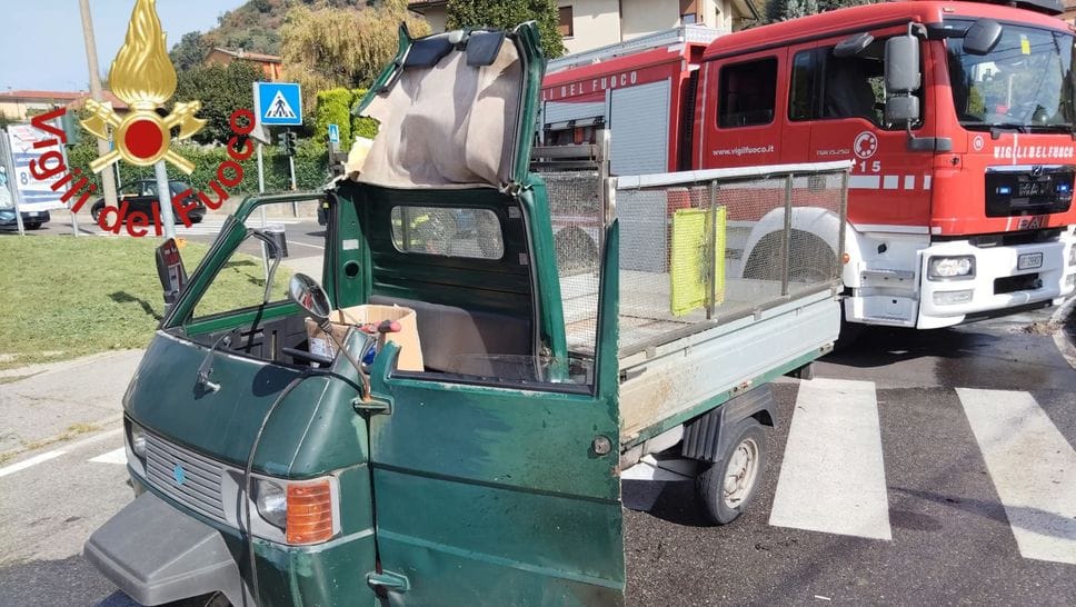 Incidente, incastrato un uomo nell’Ape car: è grave