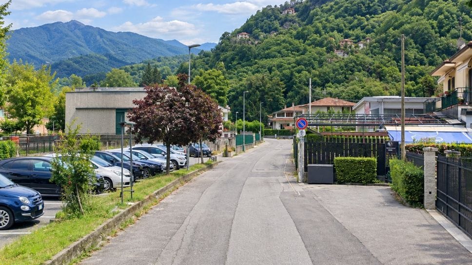 Rissa tra giovani fuori dalla discoteca a Castelmarte. Cinque coinvolti: due feriti in ospedale