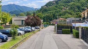 Rissa tra giovani fuori dalla discoteca a Castelmarte. Cinque coinvolti: due feriti in ospedale