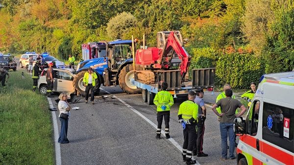Scontro auto-trattore, il dolore della mamma: «Addio Pietro»