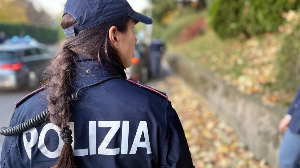 Furto in un’auto in via Alciato: arrestati due giovani