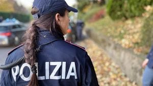 Furto in un’auto in via Alciato: arrestati due giovani