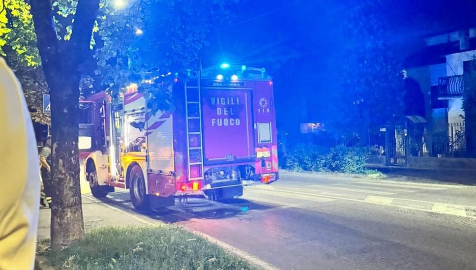 Mariano, incendio nella notte in un negozio di parrucchiere