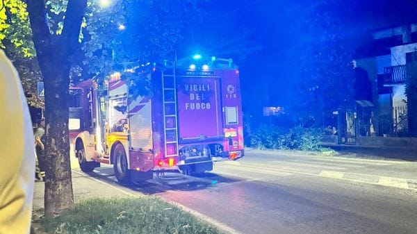 Mariano, incendio nella notte in un negozio di parrucchiere