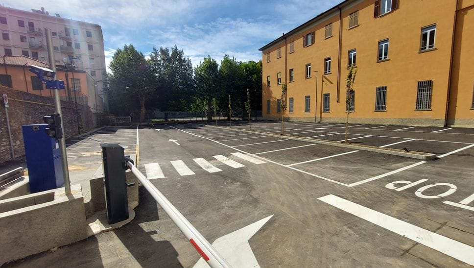 Un nuovo parcheggio in centro a Como: sessanta posti al Collegio Gallio