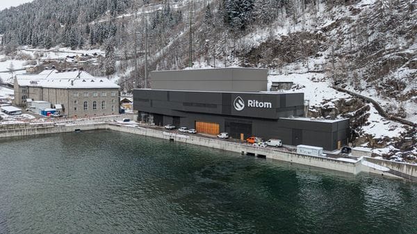 Violenta esplosione in una centrale idroelettrica in Ticino: due feriti gravi